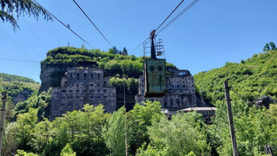 Kutaisi: Chiatura, Katskhi Pillar & Mgvimevi Tour - The Unique Charm of Katskhi Pillar