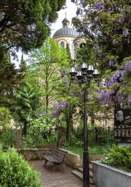 Kutaisi: Historic Walking Tour with Guide, 3 Hours - Starting at the Boulevard Park Colonnade and the Colchis Fountain