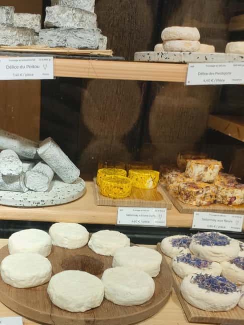 La Balade Gourmande - Explore Aix-en-Provence by night with Thomas - Starting the Evening: A Warm Welcome in Aix-en-Provence