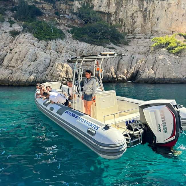 La Ciotat: Calanques Morning Boat Tour with Snorkeling - Exploring the Calanques: Île Verte and Figuerolles