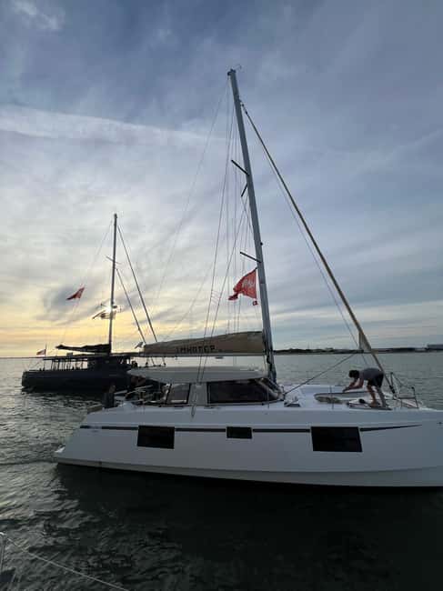 La Flotte en Ré - 2 hrs Evening Catamaran Cruise - Key Points