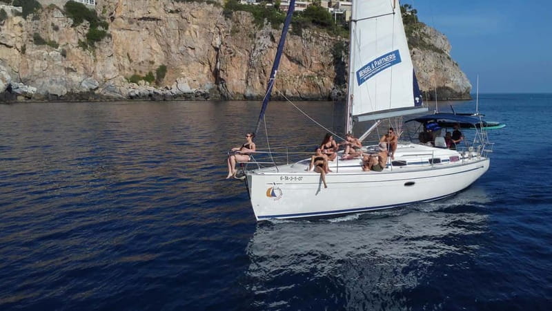 La Herradura: Sailing with a view of dolphins - Onboard Experience with a Bavaria 37 Cruiser