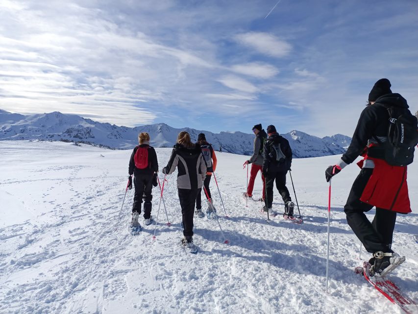 La Raya: Fuentes de Invierno Snowshoe Walk - Meet Your Mountain Guide and Start the Adventure