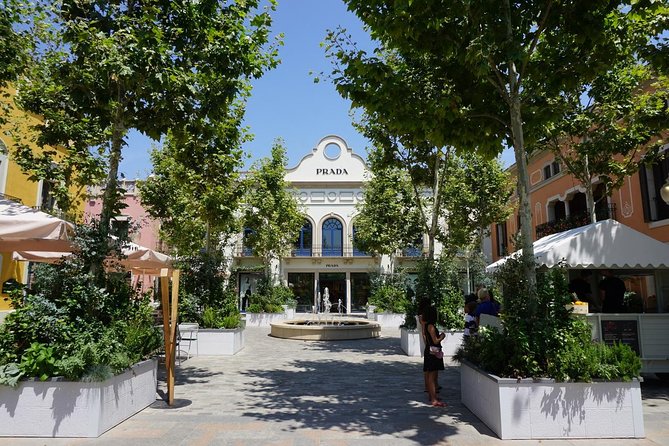 La Roca Village: private Round-Trip Transfer - The Shopping Experience at La Roca Village