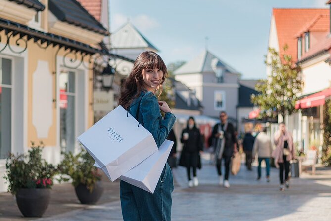 La Vallee Village Shopping Outlet by Luxury Transport from Paris - Transportation Logistics and Meeting Points