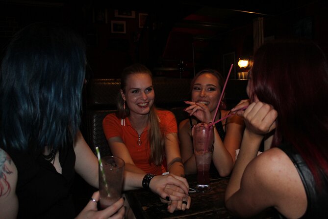 Ladies Night Party Tour in Hamburg including cocktail, sparkling wine and shots - Exploring the Legendary Grosse Freiheit 36