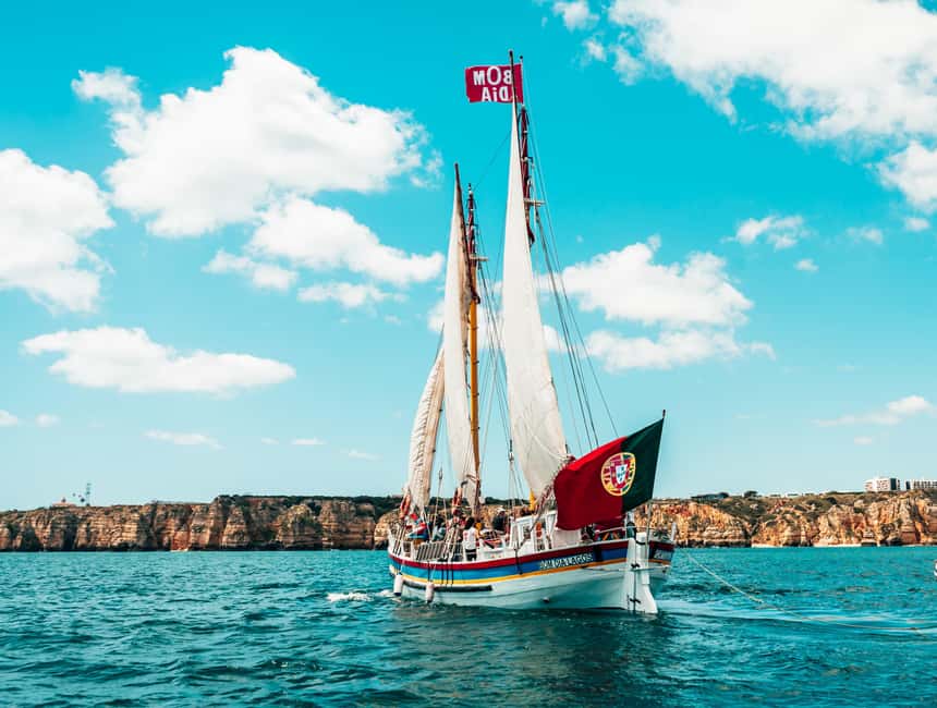 Lago: Fado & Tapas Traditional Portuguese Evening Cruise - Tasting Authentic Portuguese Tapas and Drinks