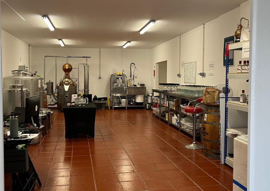 Lagos: Guided Gin Distillery Tour With Tasting at Alma Luz - Exploring the Alma Luz Distillery in Lagos