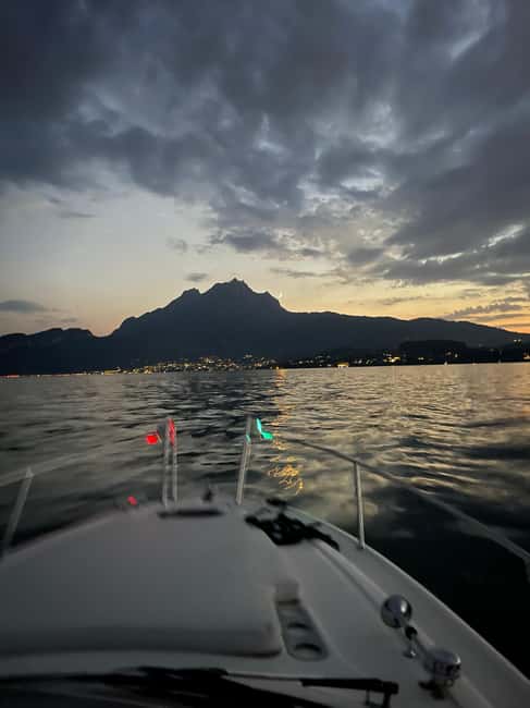 Lake Lucerne: Privat Boat Tour, incl. Fondue and Sightseeing - The Luxury Bavaria 29 DC - Sport: A Stylish Vessel for Scenic Cruising