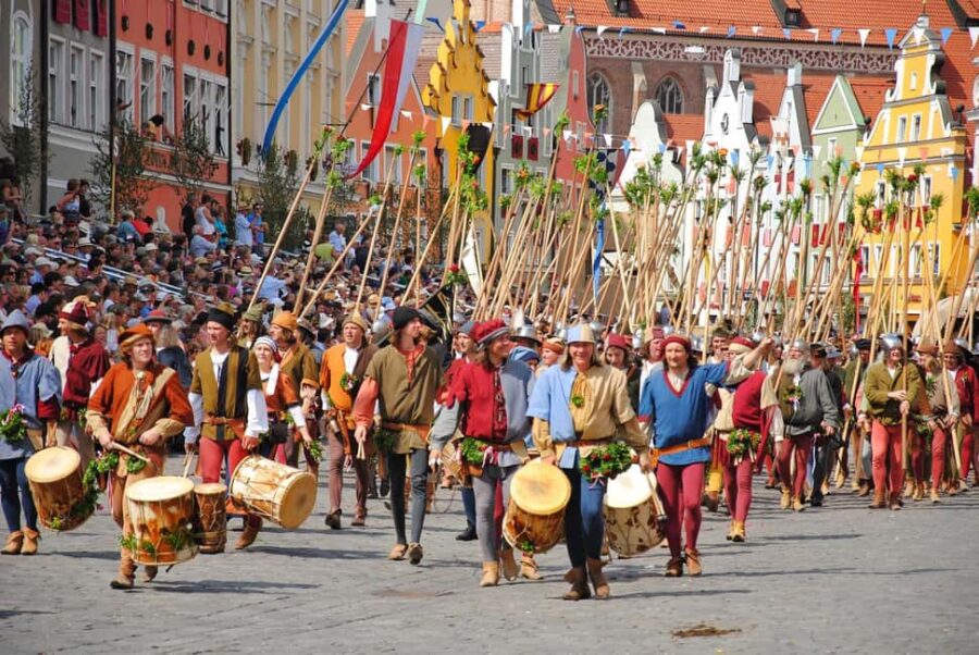 Landshut's top spots tour - Starting Point at the Historic Town Hall in Landshut