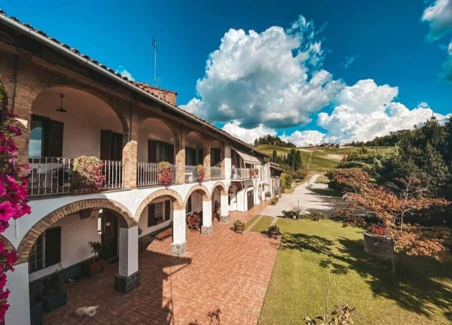 Langhe: Wine and Food Tasting Experience - Visiting a Prestigious Winery in Langhe