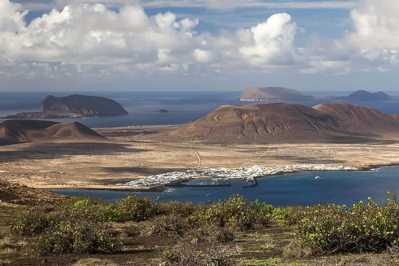 Lanzarote: Ferry to La Graciosa with Wi-Fi (free parking) - Discovering La Graciosa’s Natural Beauty and Activities
