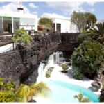 Lanzarote: Full Day Bus Tour with Scenic Views - Crossing the Border into La Geria and El Golfo