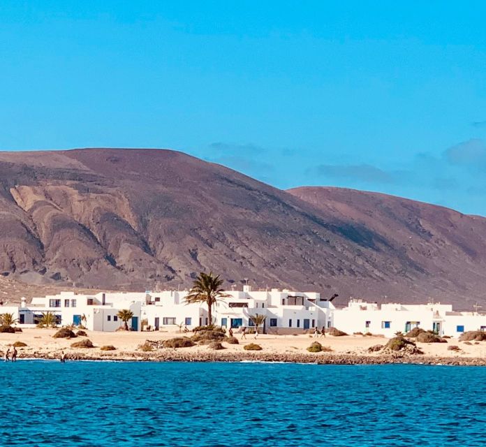Lanzarote: Return Ferry to La Graciosa with Bus Pickup - Starting Your Day with a Convenient Pickup in Lanzarote