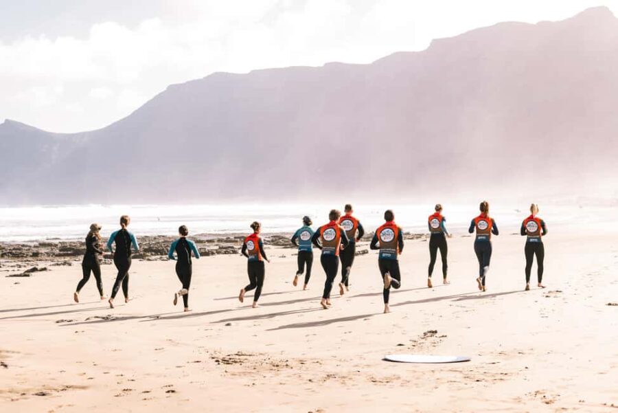 Lanzarote: Surf Experience in Famara with MauriSurf - How MauriSurf Organizes the Lanzarote Surf Experience