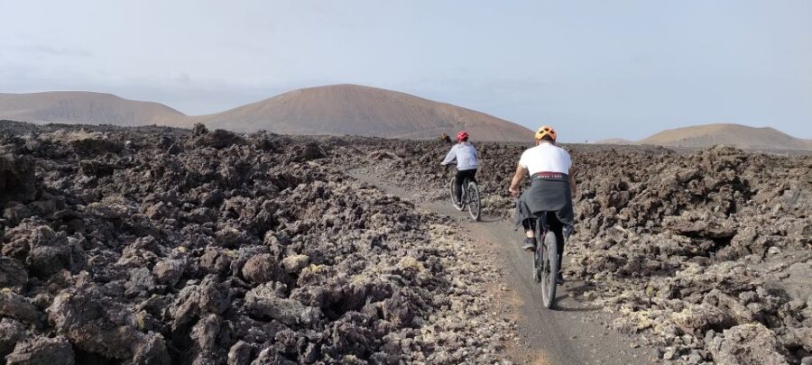 Lanzarote: Timanfaya Volcanic Natural Park E-Bike Tour - Riding the Premium E-Bikes Across Volcanic Landscapes