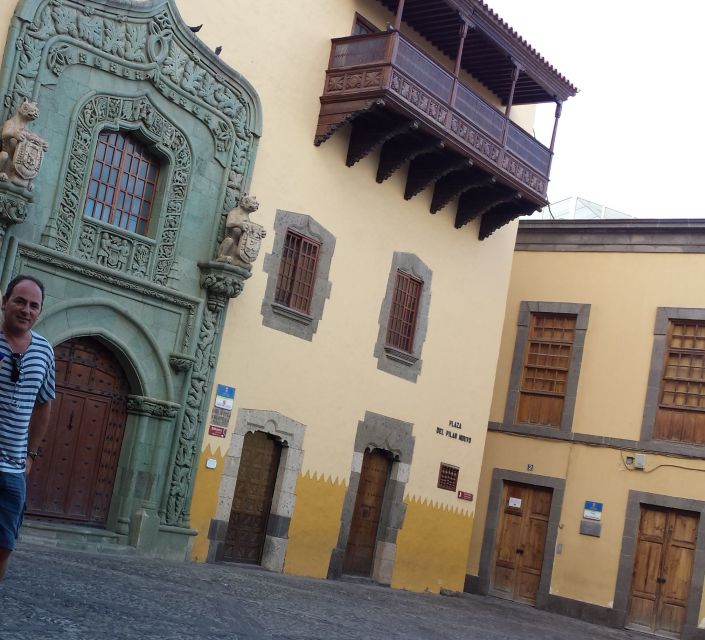 Las Palmas: Private Old City Guided Walking Tour with Tapas - Discovering the Historic Districts of Vegueta and Triana