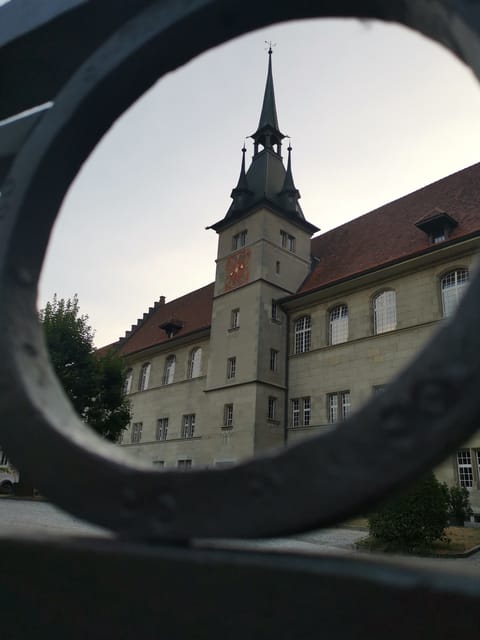 Lausanne: Old Town Guided Walking Tour - Discovering the Château Saint-Maire