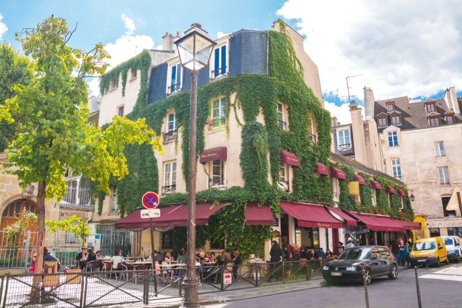 Le Marais District & Jewish Quarter Guided Walking Tour 12pp - The Beauty of the Place des Vosges