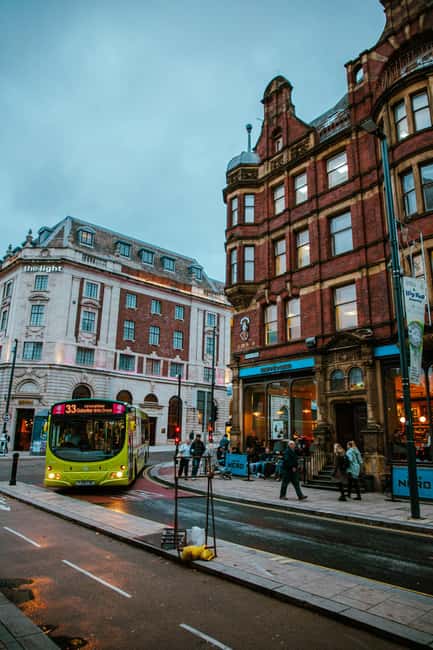 Leeds: City Walking Tour with Local Food & Drink - Exploring Leeds Old Town and Architectural Marvels