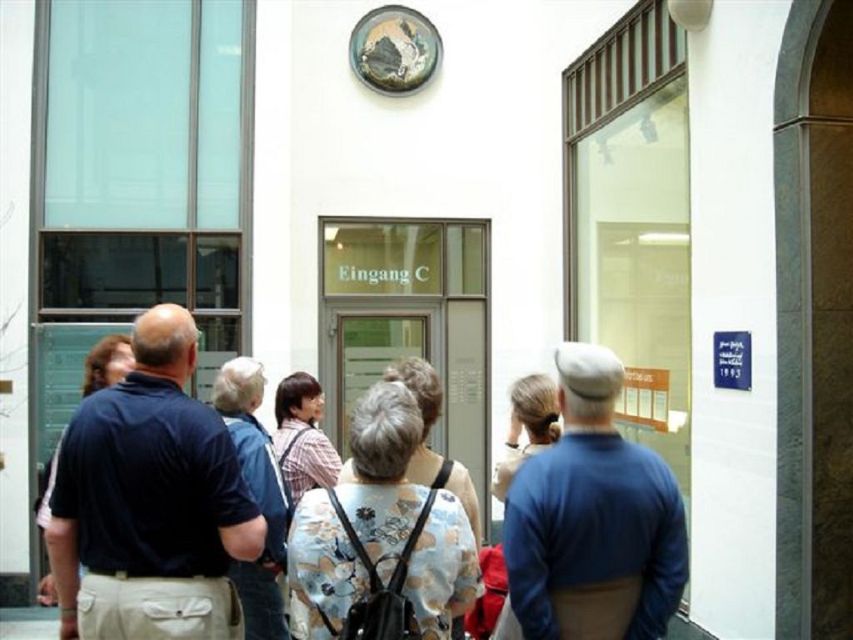 Leipzig: True or false? Walking Tour and Interactive Game - Starting Point at the Historic Altes Rathaus