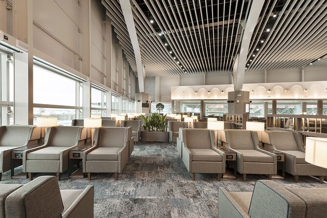 Leonardo da Vinci Airport Plaza Premium Lounge, Terminal 3 Departures - What the Lounge Offers: Food, Drinks, and Amenities