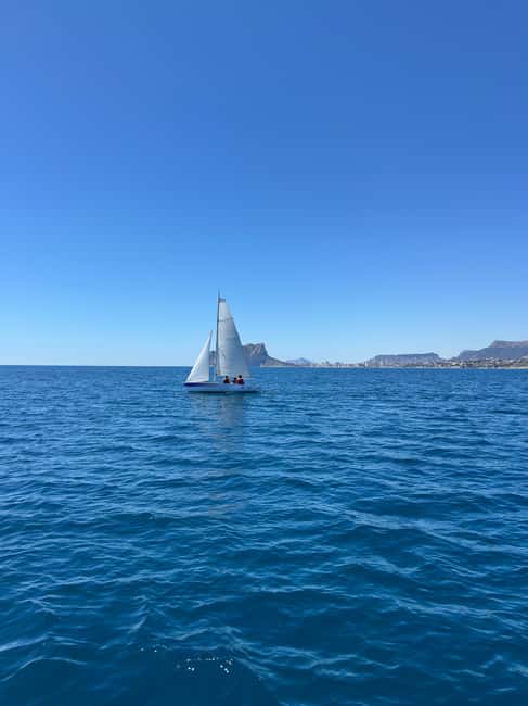 Light sailboat rental with skipper in Moraira - Key Points