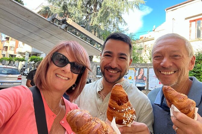Like a local... in Massa Lubrense - Breakfast at a local bakery with coffee and a croissant