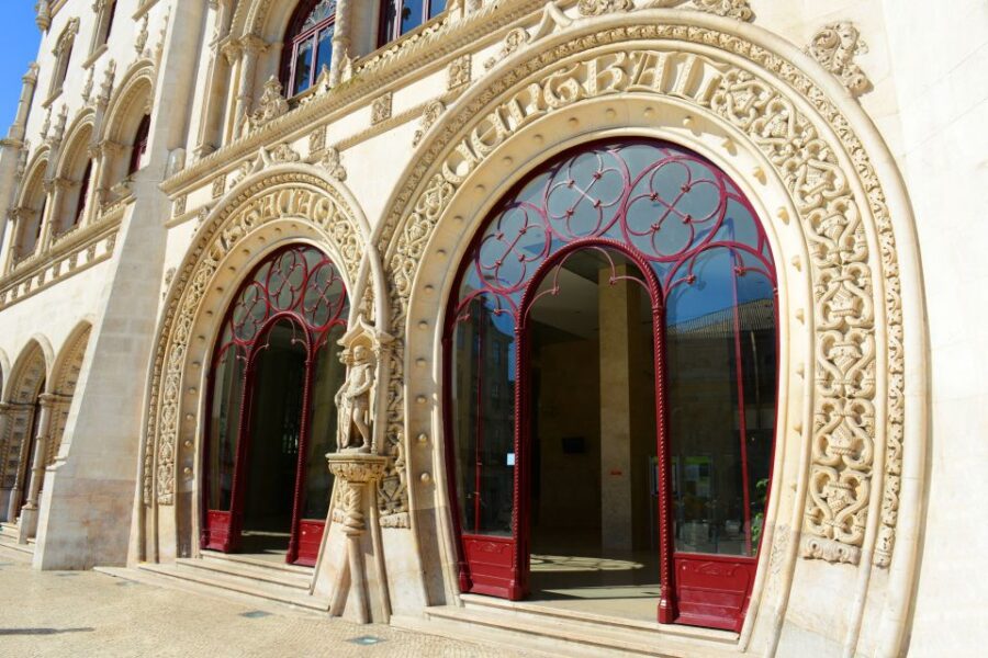 Lisbon: 2-Hour Private City Highlights Kickstart Tour - Starting at Largo do Chiado: The Meeting Point and First Impressions