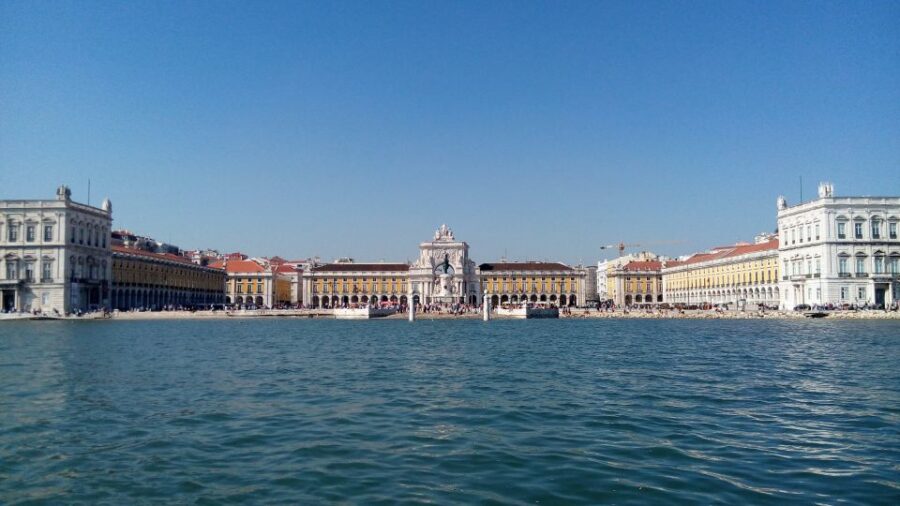 Lisbon: 2-Hour Sailing Yacht Cruise & Guided Tour w/2 drinks - The Starting Point Near the Discoveries Monument