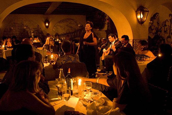 Lisbon: Authentic Fado Show, Dinner and Night Tour - Visiting Lisbon’s National Pantheon at Night
