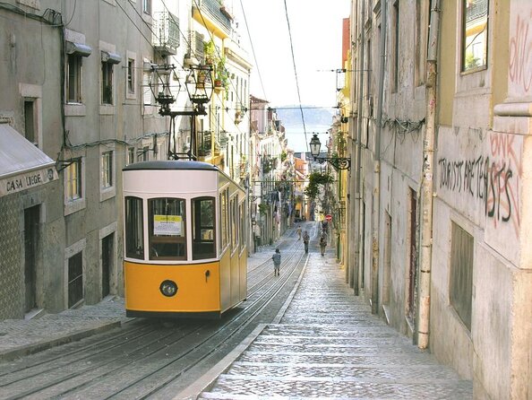 Lisbon by TUK TUK - Exploring the Iconic Miradouro Da Senhora Do Monte
