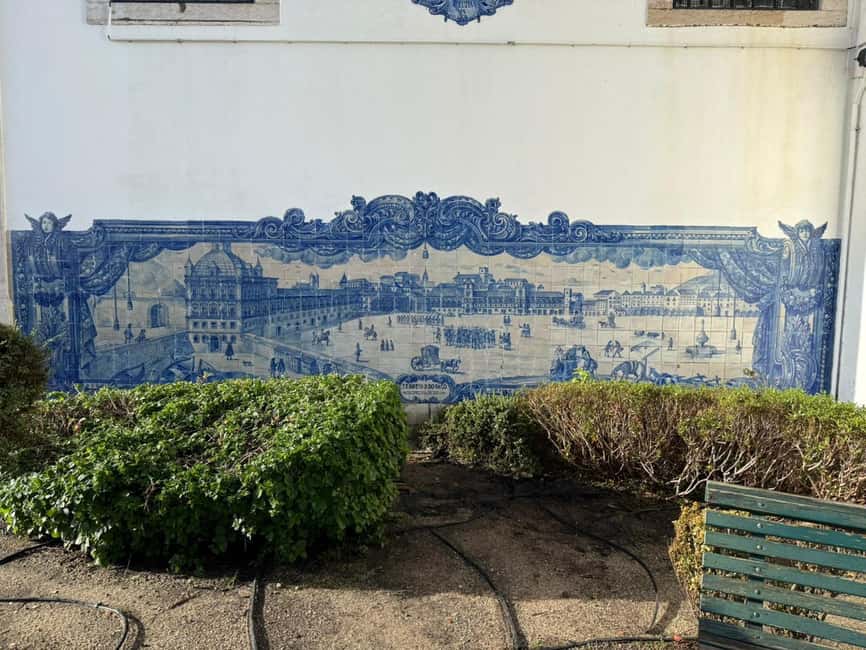 Lisbon: Classic Piaggio Tour through historic and beautiful Lisbon - From the Old Town to the Castle District