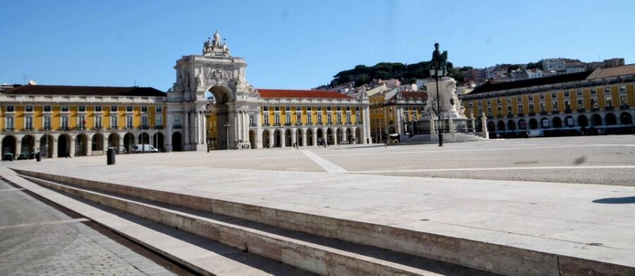 Lisbon Essentials 5H Tuk Tuk seightseeing Tour Free Pickup - Exploring Lisbon’s Old Town and Traditional Atmosphere