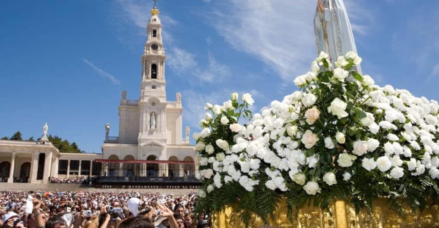 Lisbon: Fátima, Nazaré and Óbidos Full-Day Private Tour - Discover Nazaré’s Vibrant Beach Scene and Coastal Views