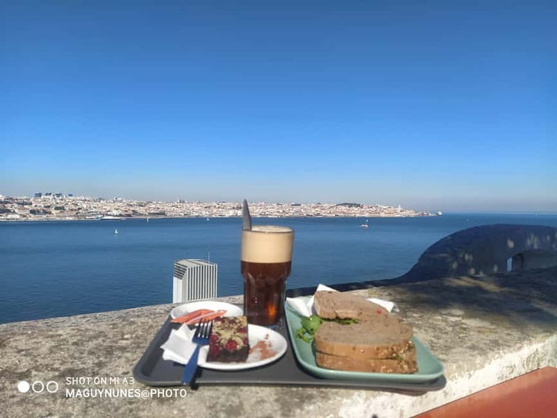 Lisbon in French, the French-speaking tuktuk. - Exploring Lisbons Old Town and Main Squares