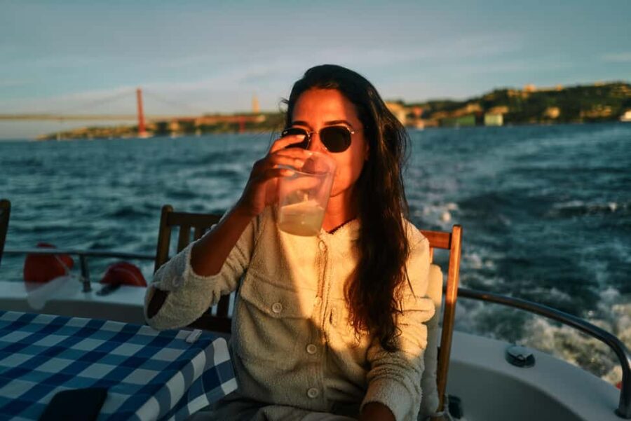 Lisbon: Mojito Sailing Sunset on a Catamaran - Discover Lisbon’s Iconic Landmarks from the Water