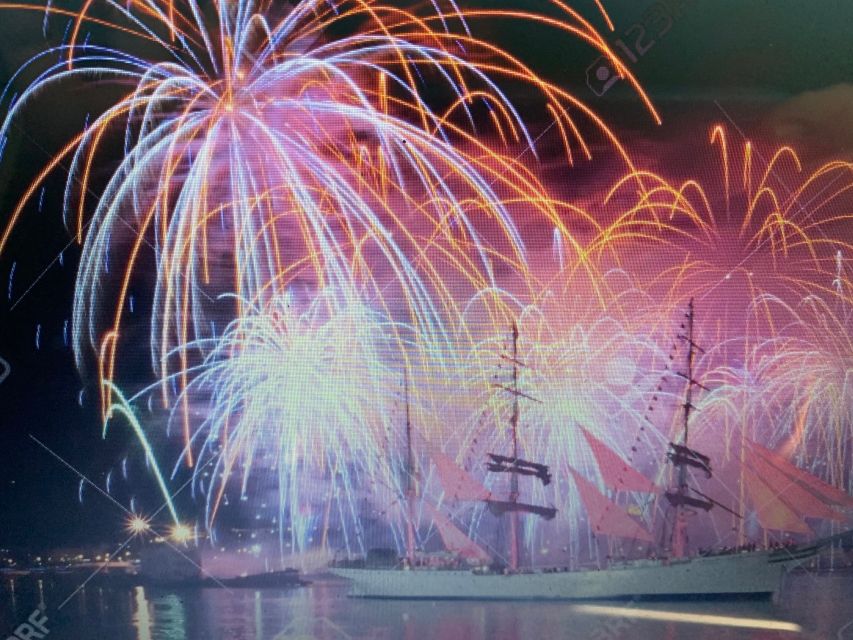 Lisbon: New Year's Eve Fireworks Sail Boat Tour - Lisbon’s Iconic Landmarks Seen from the Water