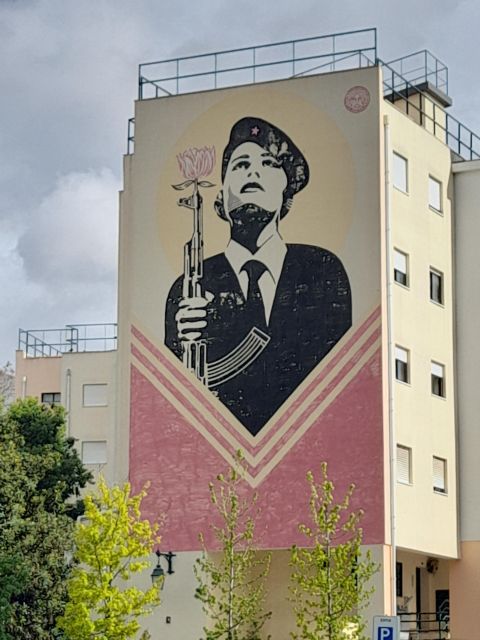 Lisbon Old Town with Street Art Highlights - Exploring Lisbons Historic Monuments Inside