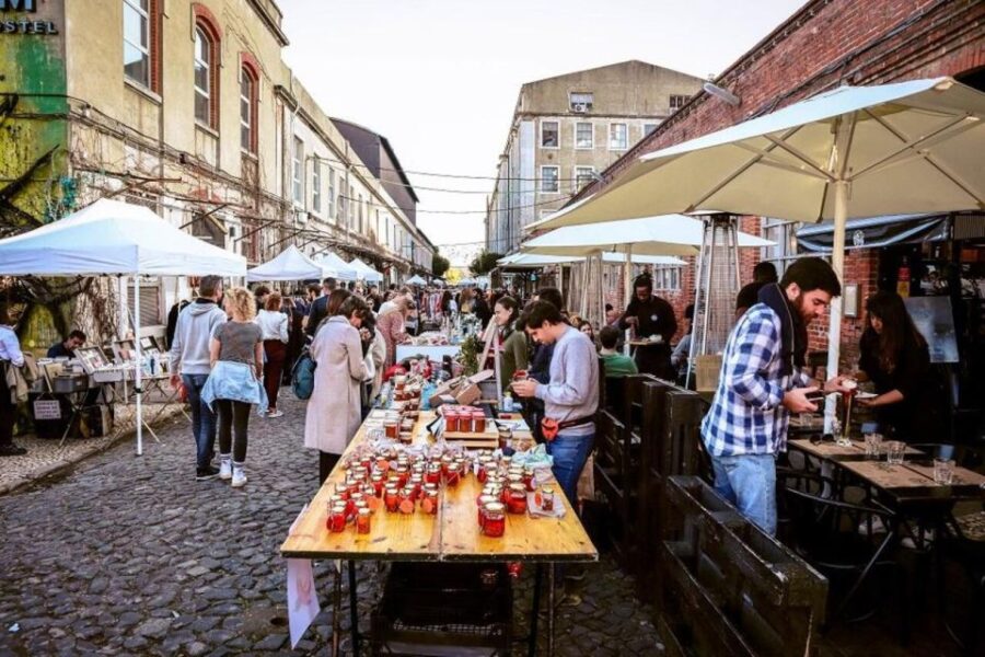 Lisbon: Private 4 hours city highlights tour by TukTuk - Exploring Lisbons Neighborhoods: Alfama, Mouraria, and Beyond
