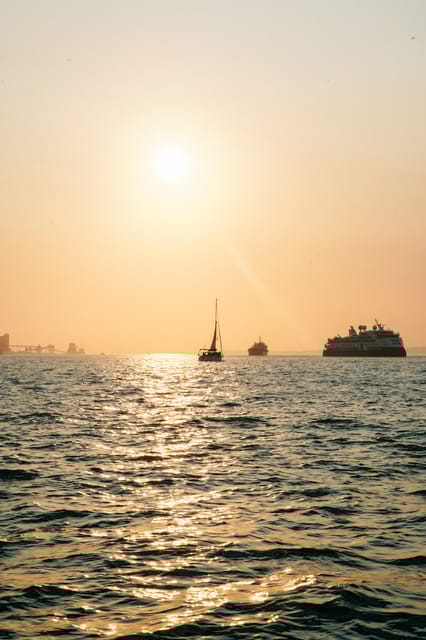 Lisbon PRIVATE Cruise - Fun, Friends and Unique Moments - Starting Point at Marina Parque das Nações