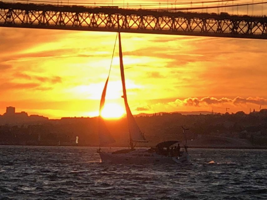 Lisbon: Private Sunset Sailing Tour with Champagne - The Route Offers a Mix of Iconic Landmarks and Scenic Views