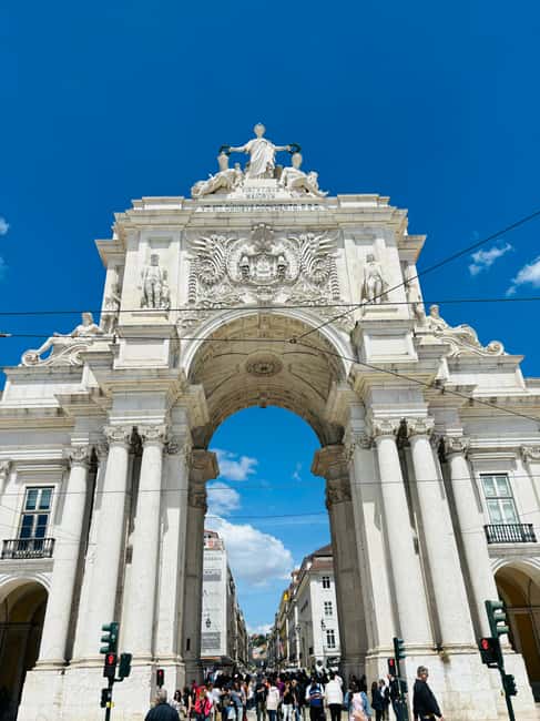 Lisbon: Private Tour with Local Artists - Starting at the Highest Point in Lisbon