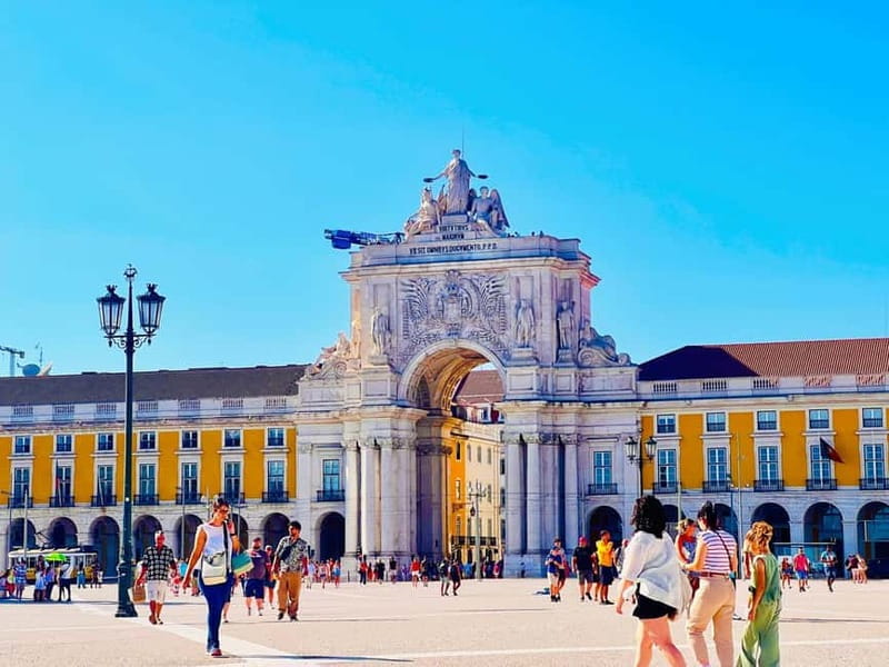 Lisbon: Private Tuk Tuk Tour with Polaroid Photos - Convenient Meeting Point and Tour Duration