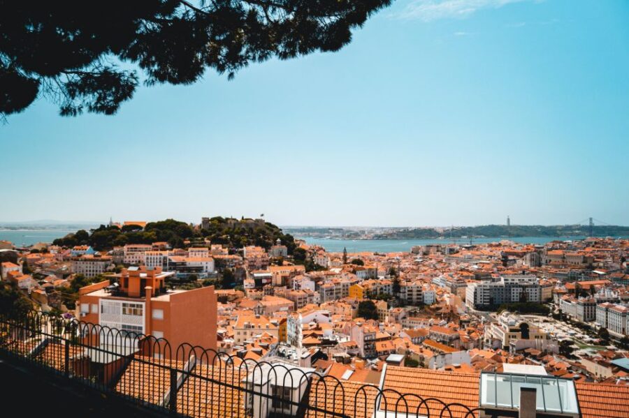 Lisbon: Private walking tour - Delve Into Lisbon’s Resilient Spirit at Praça do Comércio