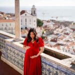 Lisbon: Professional Photoshoot with Photographer - Starting Point at Largo Portas do Sol Near Saint Vincent Statue