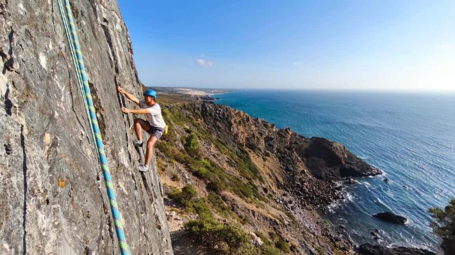 Lisbon: Rock Climbing Experience - Epic Sea Cliff Adventure - How the Tour Arrives at the Climbing Site