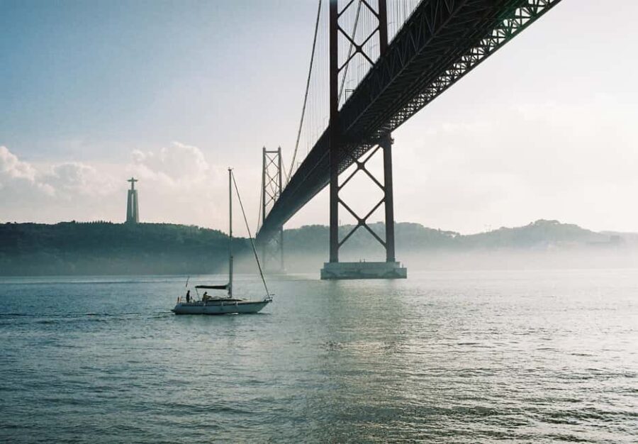 Lisbon: Sailboat Excursion - From the Doca de Santo Amaro to the Heart of Lisbon