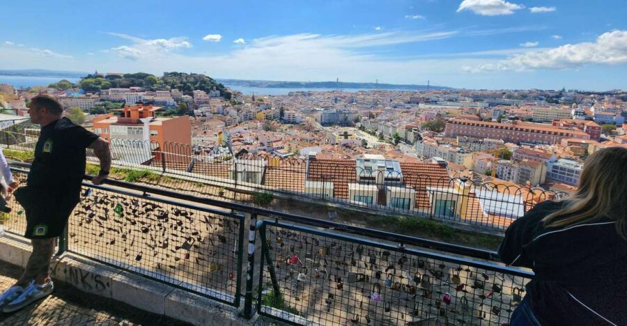 Lisbon - See the most important things in 8 hours. - Discover Lisbon’s Historic Old Towns and Panoramic Vistas