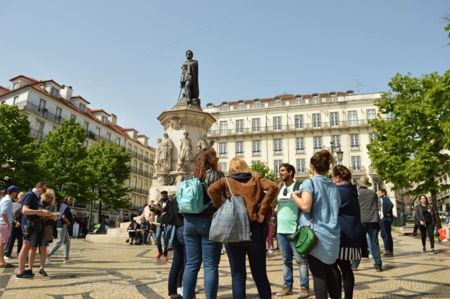 Lisbon: Starter Walking Tour to the highlights in German - Key Points